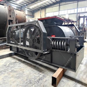 2PGC小型雙齒輥破碎機發貨圖（tú）片（piàn）_發往湖南婁底（dǐ）_破碎冰塊