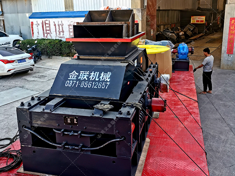 2PG1200x800半自動液壓對輥破碎機 大型破碎機(jī)發貨 2PG1200x800半自動液壓對輥破碎機 大型破碎機發貨