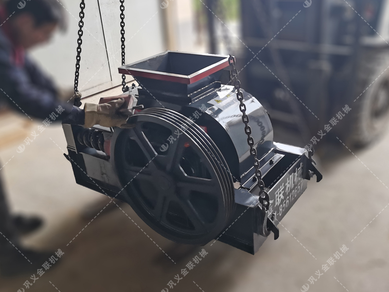 2PG250x250小型對（duì）輥破碎（suì）機發貨圖片_發往雲南瑞麗_實驗室用
