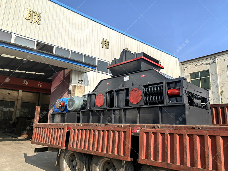 1200x800大型液壓直（zhí）聯對輥破碎（suì）機發往河南