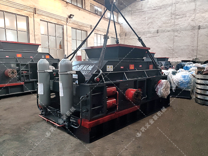 2PGY1200x800鵝卵石液壓對輥製砂機發往重慶