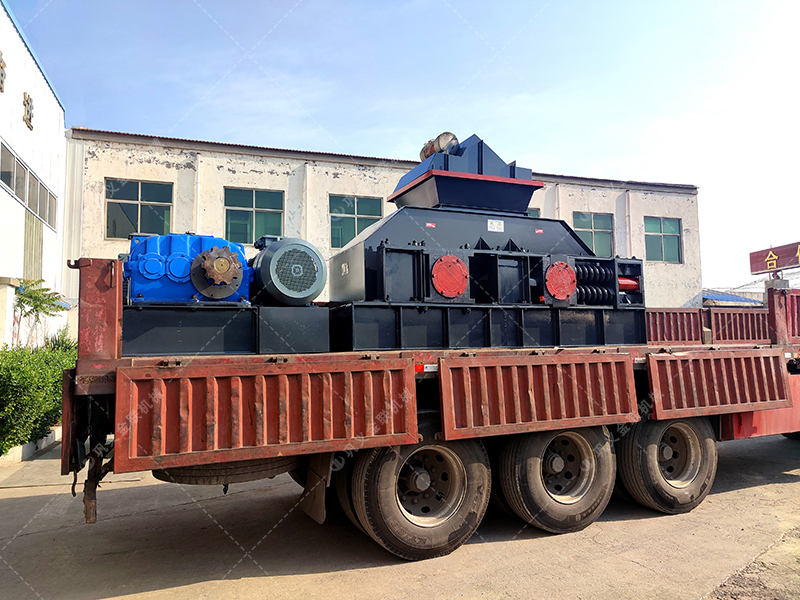 2PG1200x800大型對輥破(pò)碎機發貨 發往山東 2PG1200x800大(dà)型(xíng)對輥破碎機發貨 發往山東