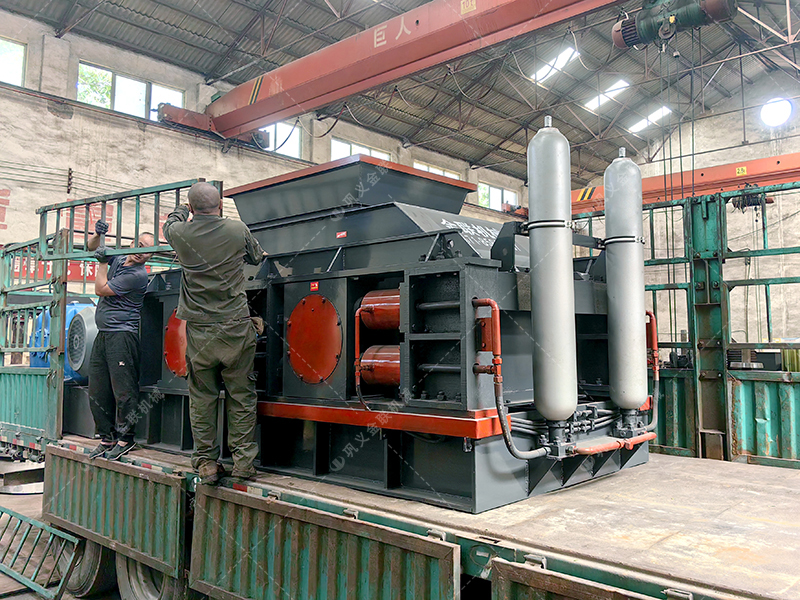 對輥破碎機的出料粒度能穩(wěn)定(dìng)控製在 5mm 以下嗎(ma)?調節秘籍(jí)在此! 對輥破碎機的出料粒度能穩(wěn)定控(kòng)製在 5mm 以下嗎?調節秘籍在此!