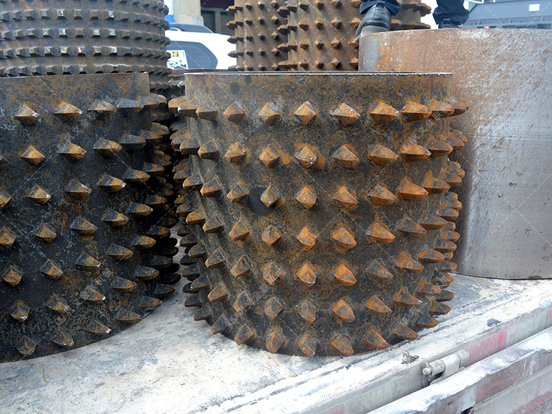 看雙齒輥破碎機如何將原料(liào) “變廢為寶”,鑄就高利潤顆粒塊 看雙齒輥破碎機如何將原料 “變廢為寶”,鑄就高利潤顆粒塊